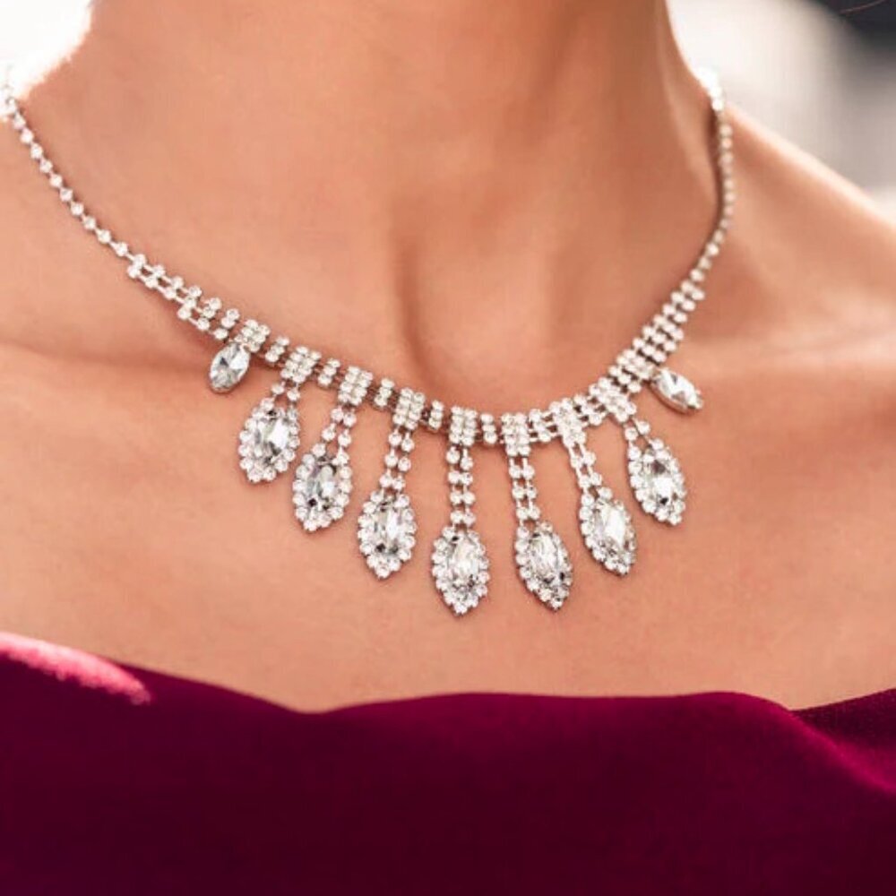 Paparazzi Jewelry Accessories - REIGNING Romance - White Necklace